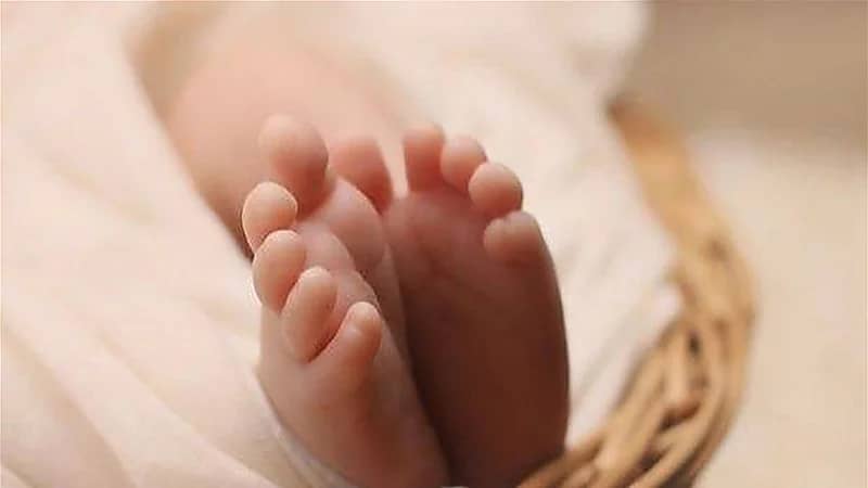 أمرأة تنجب طفلة أثناء نومها دون أن تشعر