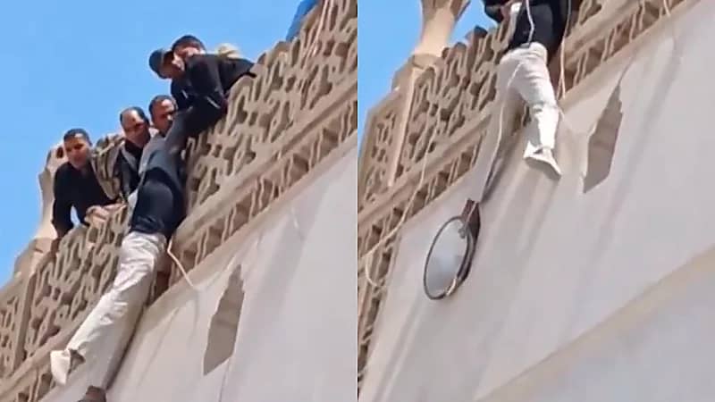 شاب يحاول الانتحار من أعلى مسجد.. فيديو