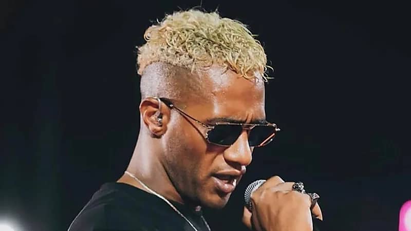 مهندس صوت يتقدم ببلاغ ضد محمد رمضان بعد حادث الانفجار في حفله