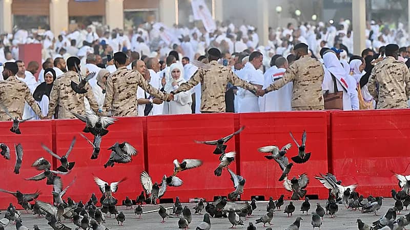 رجال الأمن يواصلون جهودهم في تنظيم آمن لضيوف الرحمن في مشاعر الحج ..صور