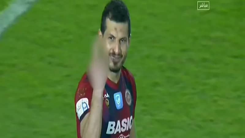 مطالبات بـ عقوبة كبيرة لـ طارق حامد وفسخ عقده .. فيديو