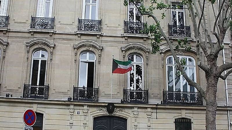 نائب كويتي سابق يقتحم حفلًا للسفارة في القاهرة