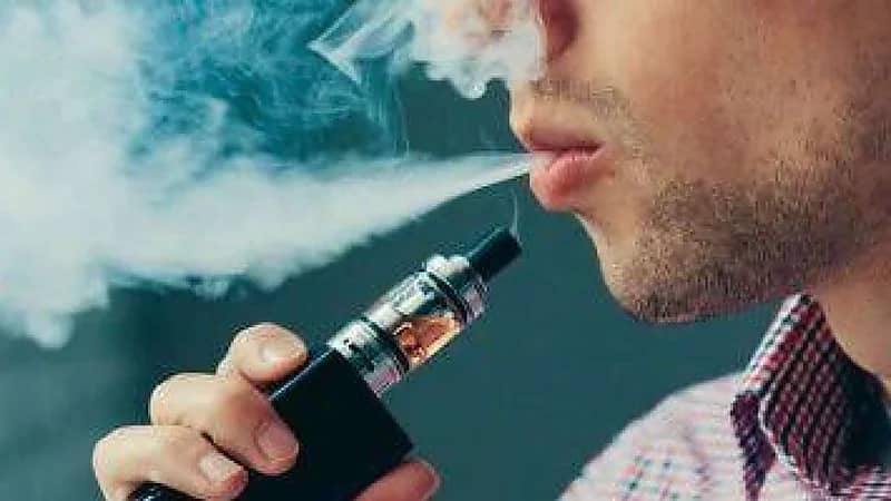طبيب: السجائر الإلكترونية لن تساعد على التغلب على إدمان النيكوتين