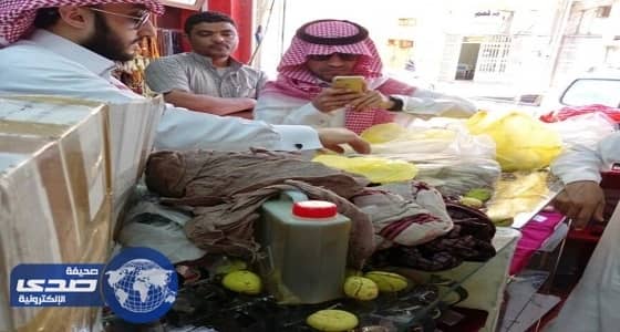 بالفيديو والصور.. ضبط وافد يبيع «القيرو والتنباك»