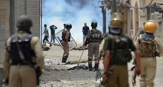 إجبار المئات في إقليم كشمير على المغادرة