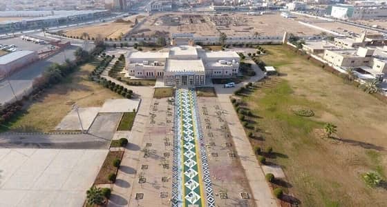 بالصور.. تهيئة ممرات للمشاة استعدادا لمهرجان الزيتون بسكاكا