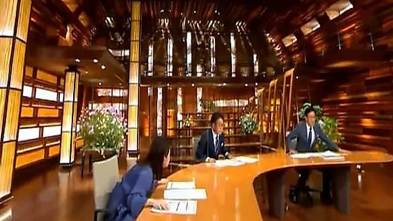 بالفيديو.. مذيع يستكمل قراءة الأخبار خلال وقوع زلزال عنيف