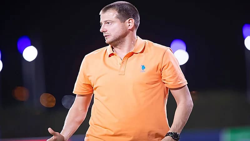 إقالة مدرب الباطن عقب الخسارة من الشباب