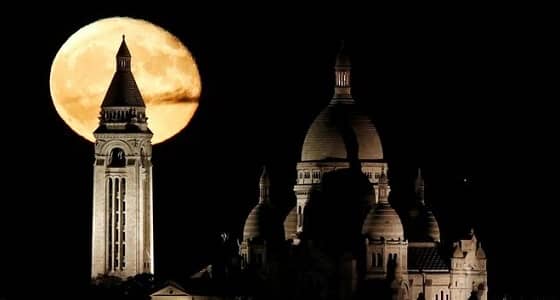 أساطير وحقائق حول تأثير القمر على الناس