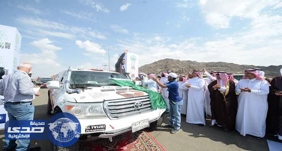 محافظ طريب يعطي شارة البدء لرالي عسير