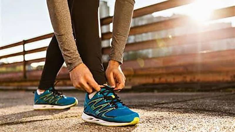 الخضيري يحذر: بعض الأحذية الشهيرة قد تضر بصحة القدم