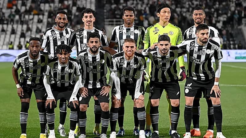 الشباب يستغنى عن 4 لاعبين