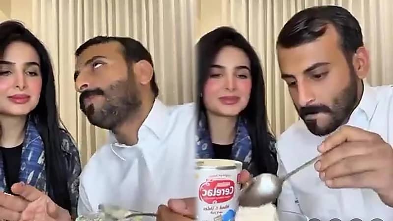 سعيد الزهراني وزوجته صالحة يحضران وجبتهما المفضلة السريلاك.. فيديو