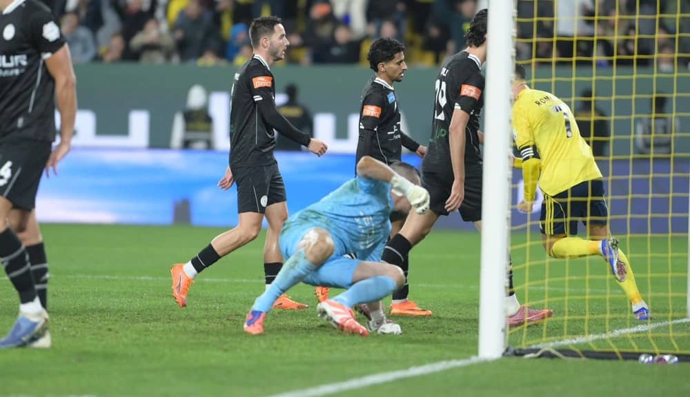 النصر يستعيد توازنه بالفوز على الشباب بثلاثية .. صور