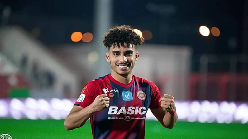 الشباب يتفاوض لضم ضاري العنزي