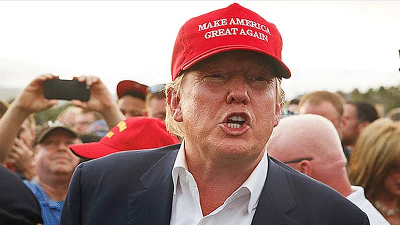 متحدثة الخارجية الصينية تسخر من ترامب: حتى قبعتك صينية