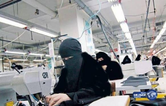 شاهد.. مسن يلفظ أنفاسه الأخيرة أثناء صلاة الجمعة بثان أيام عيد الفطر 