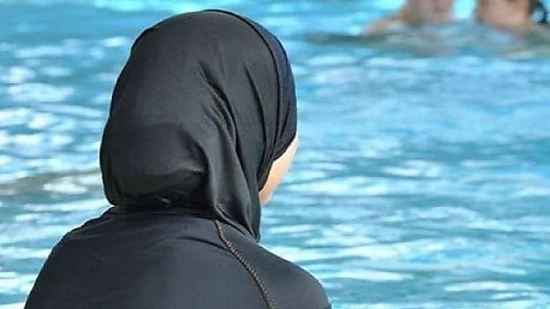 فتاة المايوه الشرعي تكشف مفاجأة: أنا ابنة د. هبة قطب ومش هسمح لحد يمنعني