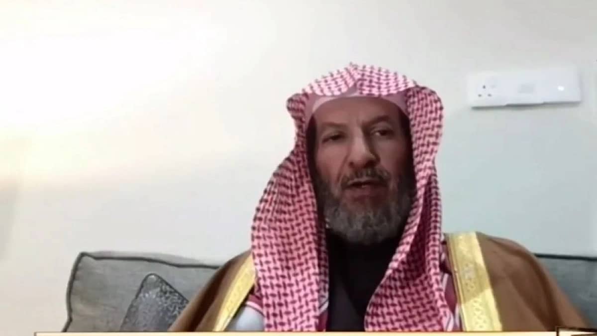 الشثري يوضح حكم إفطار الصائم على متن الطائرة في حال غربت الشمس ..فيديو