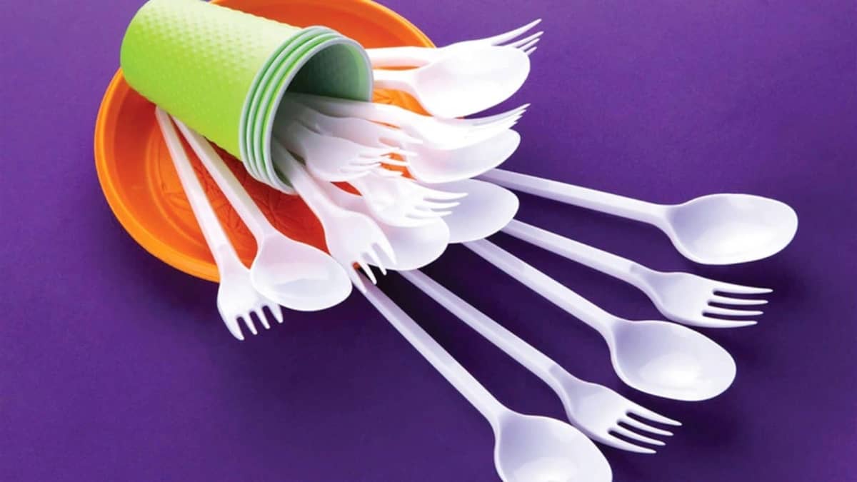 أخصائي يحذر من استخدام الأدوات البلاستيكية مع الغذاء
