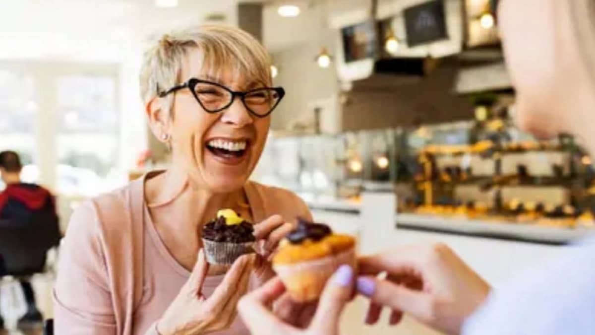 أفضل توقيت لتناول الحلوى لتقليل ارتفاع سكر الدم وتحسين الشعور بالشبع