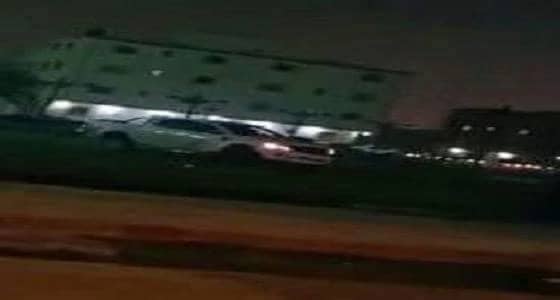 بالفيديو ..شاب يمارس التفحيط في حديقة عامة ويتلف الأعشاب بالرياض