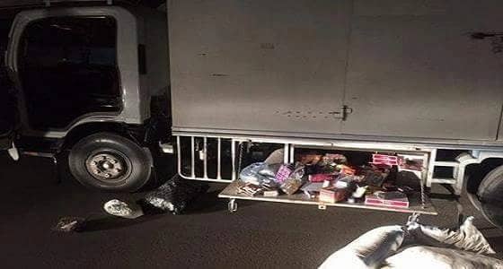 بالصور.. القبض على عمالة باكستانية تبيع أدوية ومنشطات محظورة بحفر الباطن