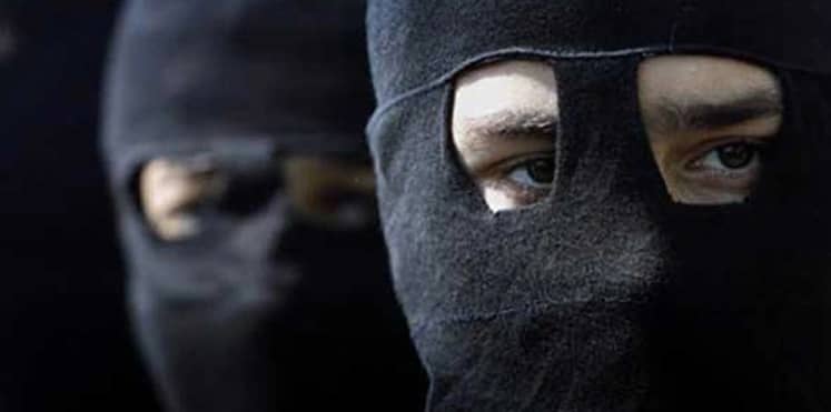 لصين يسرقان 200 الف دولار من فلسطينية ..والسرقة تفضح مهنتها