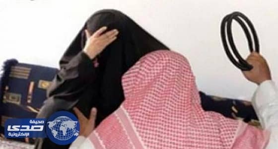 «جزائية جدة» توقف شابًا بصق على والدته يوم عيد الأم