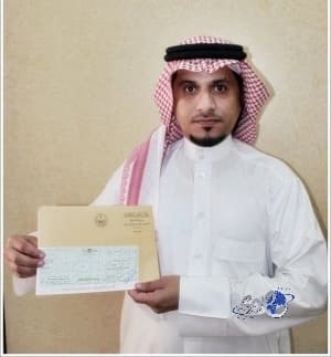 ولي العهد يكرم ساحب السيارة المشتعلة من محطة الوقود