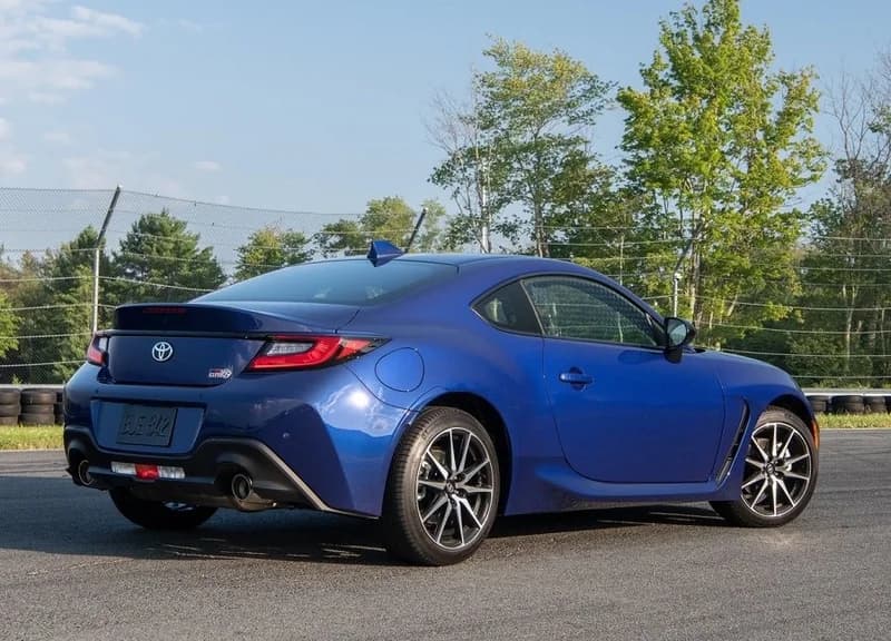 شاهد.. غروهي يرتكب خطأ فادحا خلال مواجهة الاتحاد والتعاون 