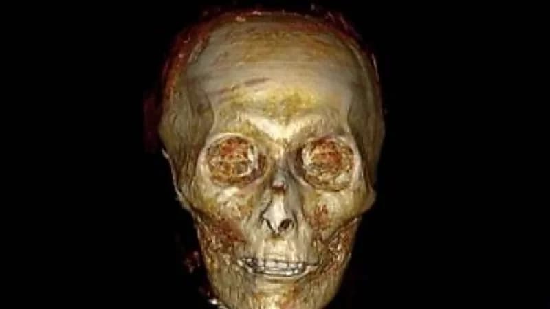 شاهد.. أسرار مذهلة تم اكتشافها بمومياء فرعون مصر منذ 3500 عام