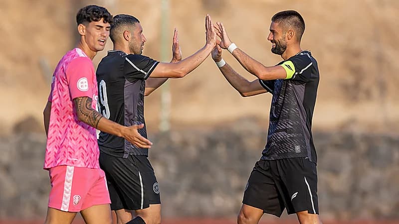 الهلال يكتسح غوانغجو بسباعية ويتأهل لنصف النهائي .. فيديو وصور