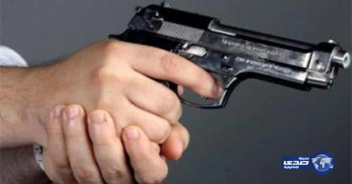 رصاصة خاطئة من مسدس مواطن تصيبه بكسر في الجمجمة بتربة