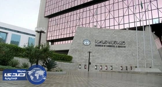 بالفيديو .. 400 بقرة تحطم مقبرة في بريطانيا