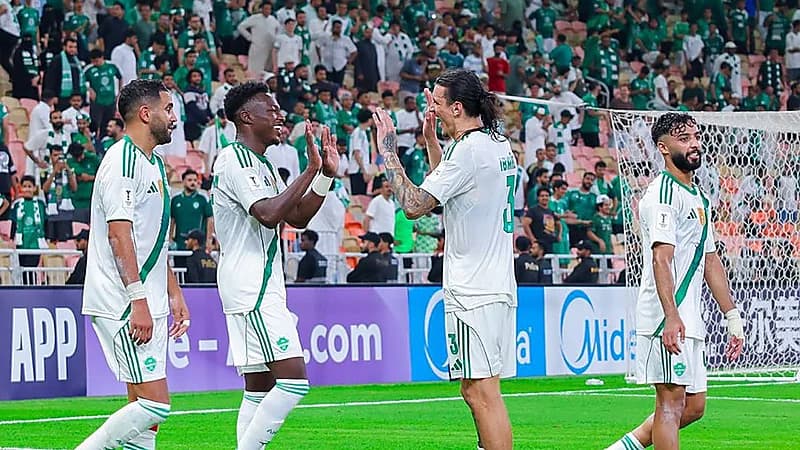 فيفا يسلط الضوء على قمة الأهلي وبيراميدز في جدة