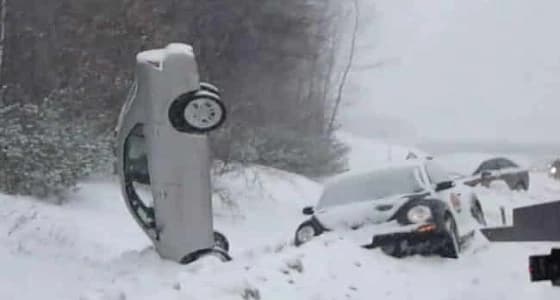 بالصور.. شتاء الدول الأوروبية بين المعاناة والسخرية