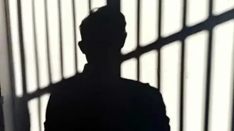 خيانة عبر الانترنت تقود شاباً للسجن ثم الطلاق