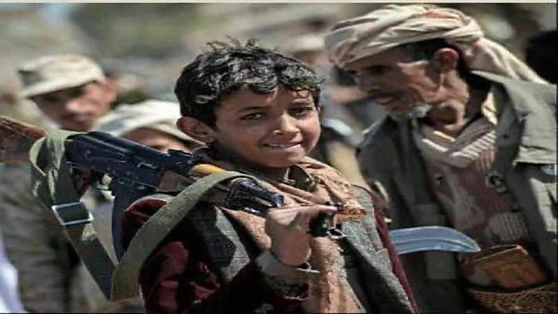 مسؤولان حوثيان يعترفا بتجنيدهم الأطفال لتعويض نقص مقاتليهم