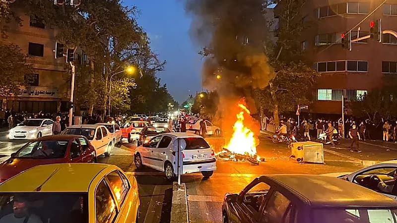 فرنسا تدعو رعاياها إلى مغادرة إيران