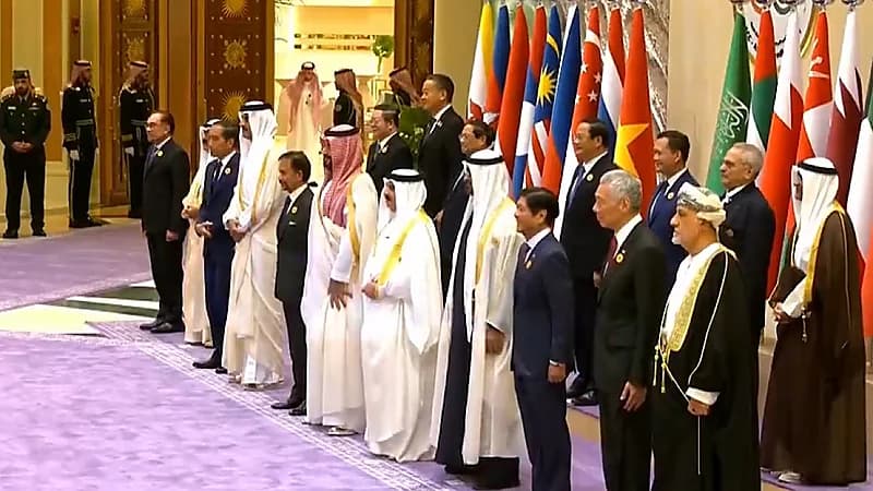 ولي العهد يستقبل قادة الدول المشاركة في قمة الرياض بين الخليج وآسيان .. فيديو والصور