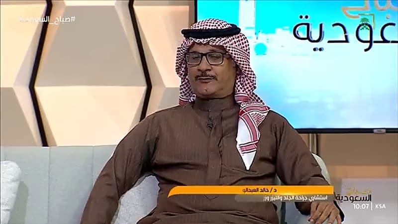 "استشاري" يحذر من هوس نتف الشعر ويوضح أسبابه (فيديو)