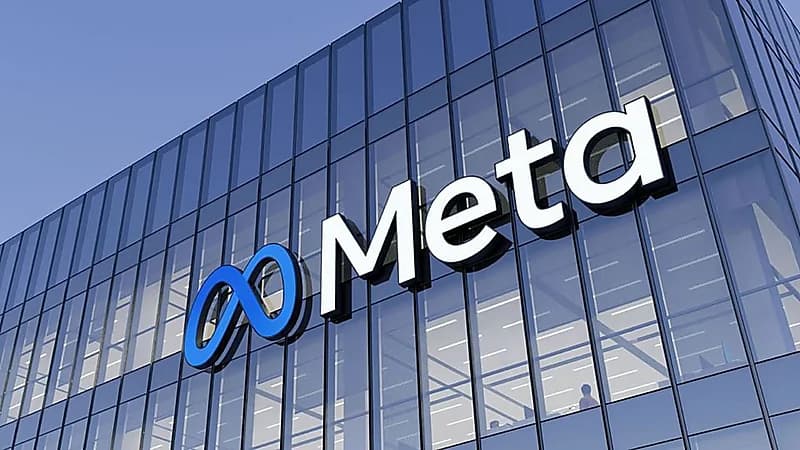 "فيسبوك" ينقذ حياة شخصين من الانتحار