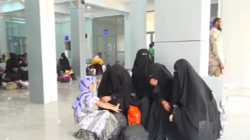 بالفيديو.. التحالف يسيّر رحلتين لنقل العالقين في سقطرى