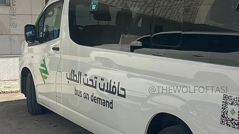 أول ظهور للحافلات تحت الطلب في مشروع قطار الرياض بحي الياسمين .. صور