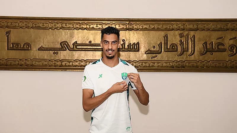 نيوم يتفق على شراء المدة المتبقة من عقد علي الأسمري