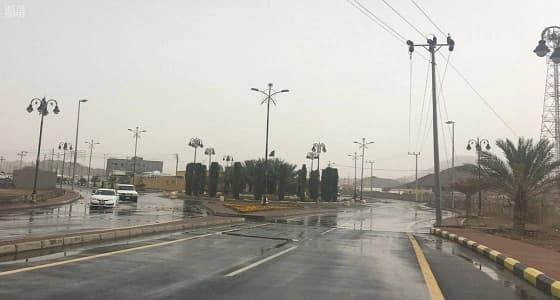 القبض على 3 أشخاص استخدموا صاعقًا كهربائيًا في سلب 350 ألفا بالرياض