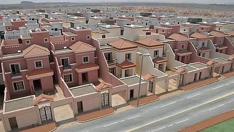 أنجلينا جولي تشارك متابعيها صورا للأهرامات 