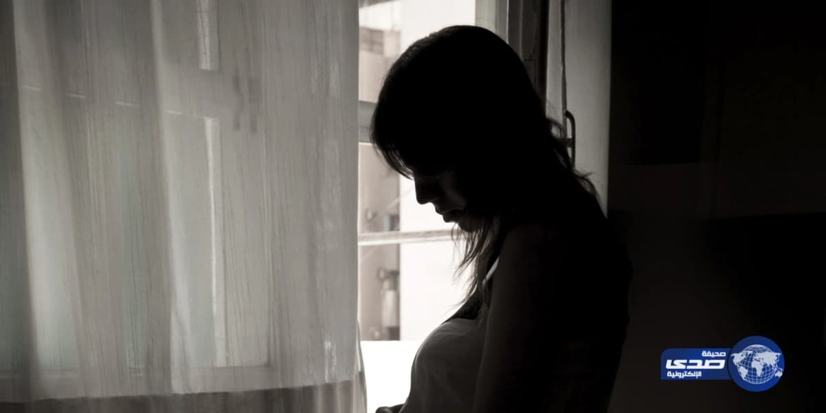 ضبط زوجته بأحضان عشيقها على السرير.. وهذا ما حدث!