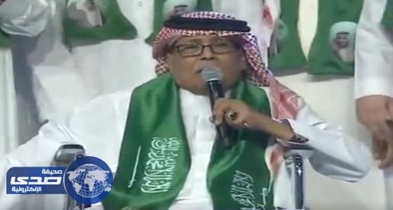 بالفيديو.. لحظة تعطل سلم الطائرة أثناء نزول الملك سلمان.. ورد فعل سريع من الفغم